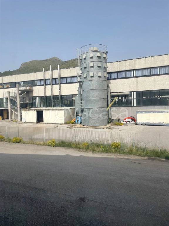 capannone in vendita a Tortora