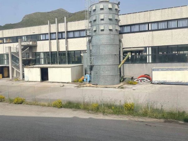 locale commerciale in vendita a Tortora