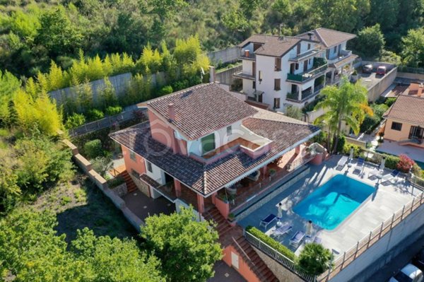 casa indipendente in vendita a Tortora