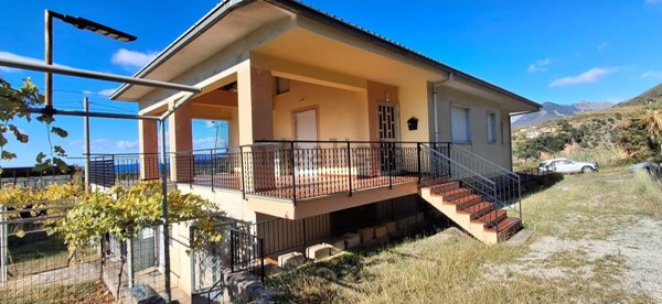 casa indipendente in vendita a Tortora