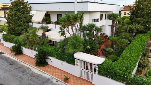casa indipendente in vendita a Tortora