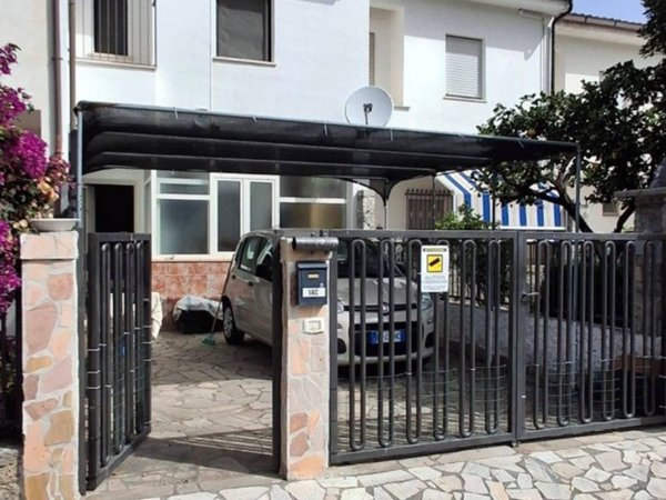 casa indipendente in vendita a Tortora