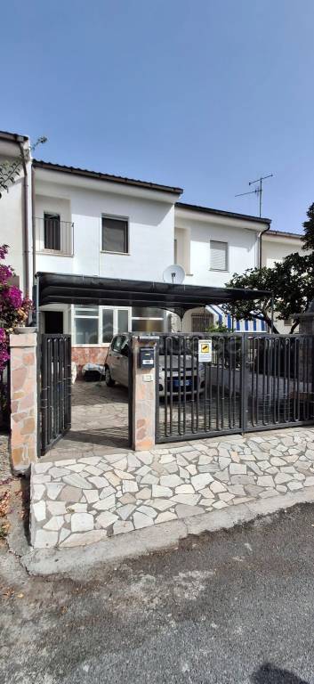 casa indipendente in vendita a Tortora