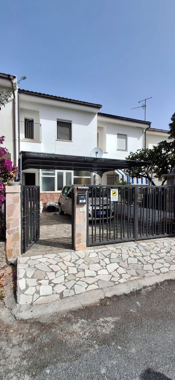 casa indipendente in vendita a Tortora
