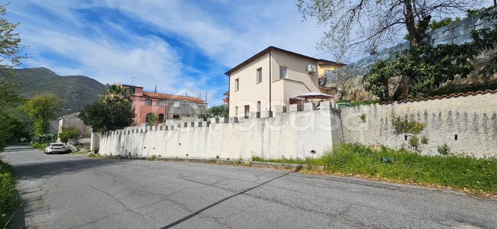 casa indipendente in vendita a Tortora