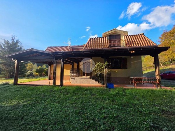 casa indipendente in vendita a Tortora