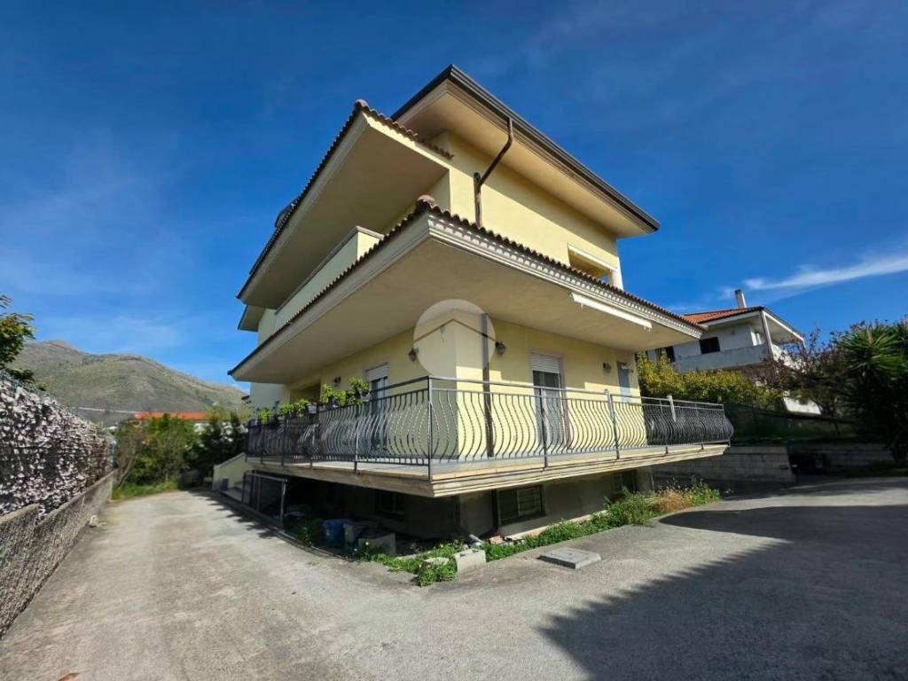 casa indipendente in vendita a Tortora