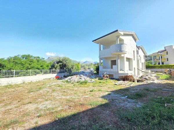 casa indipendente in vendita a Tortora