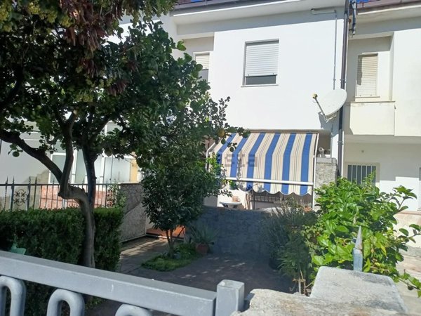 casa indipendente in vendita a Tortora