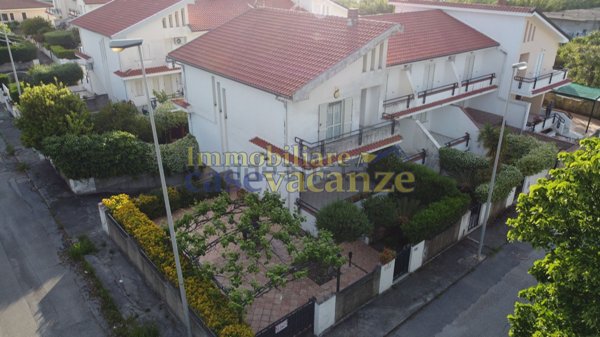 casa indipendente in vendita a Tortora