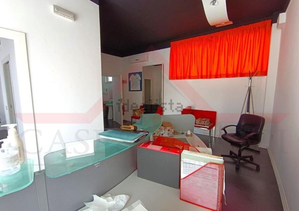 locale commerciale in vendita a Tortora