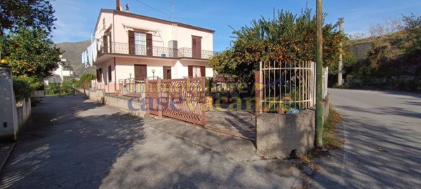 casa indipendente in vendita a Tortora