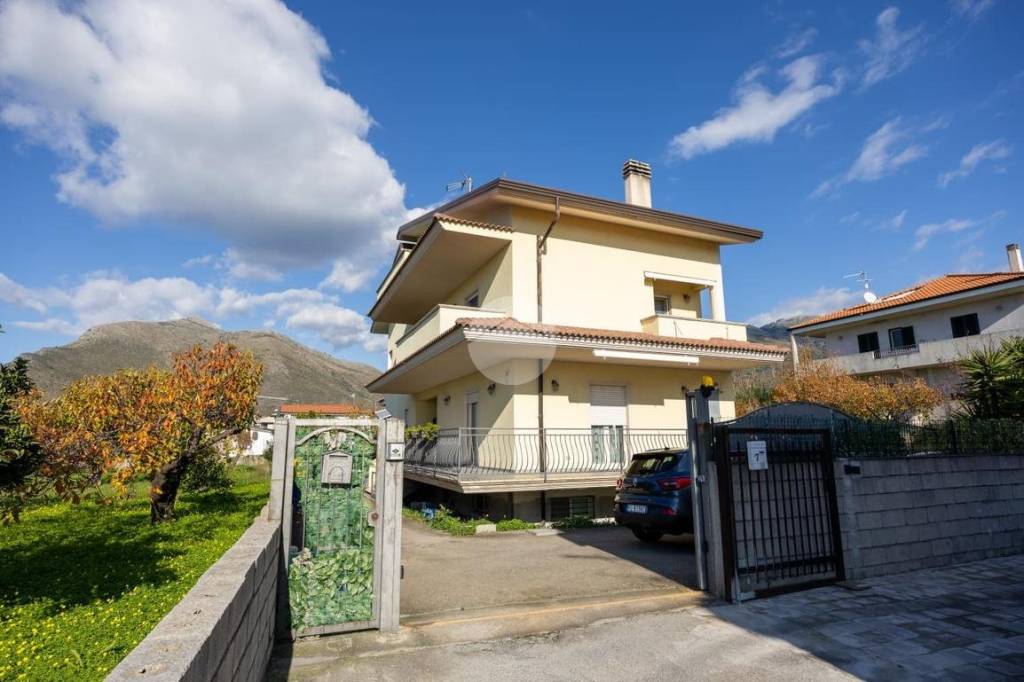 casa indipendente in vendita a Tortora
