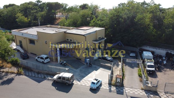 locale commerciale in vendita a Tortora