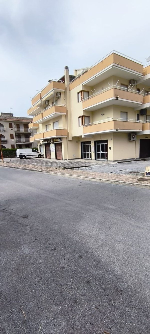 locale commerciale in vendita a Tortora