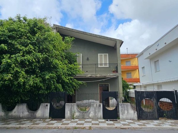 casa indipendente in vendita a Tortora