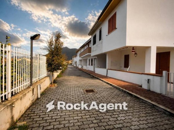 casa indipendente in vendita a Tortora