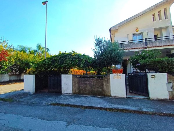 casa indipendente in vendita a Tortora
