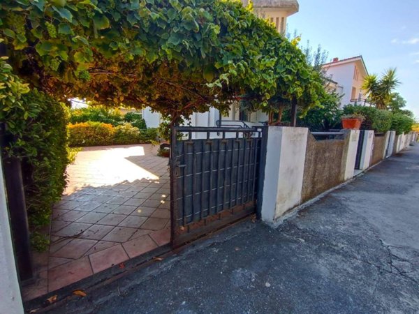 casa indipendente in vendita a Tortora
