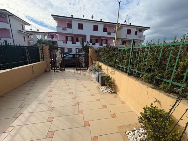 casa indipendente in vendita a Villapiana in zona Lido