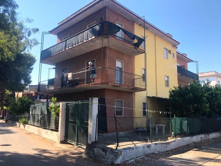 intera palazzina in vendita a Villapiana in zona Lido