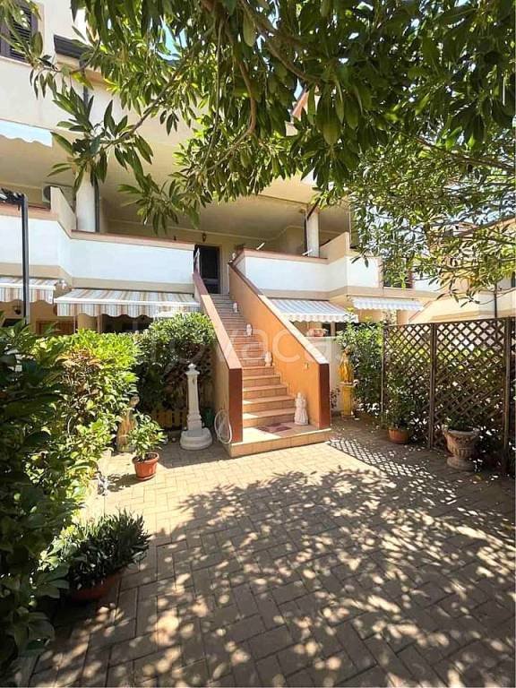 casa indipendente in vendita a Villapiana in zona Lido