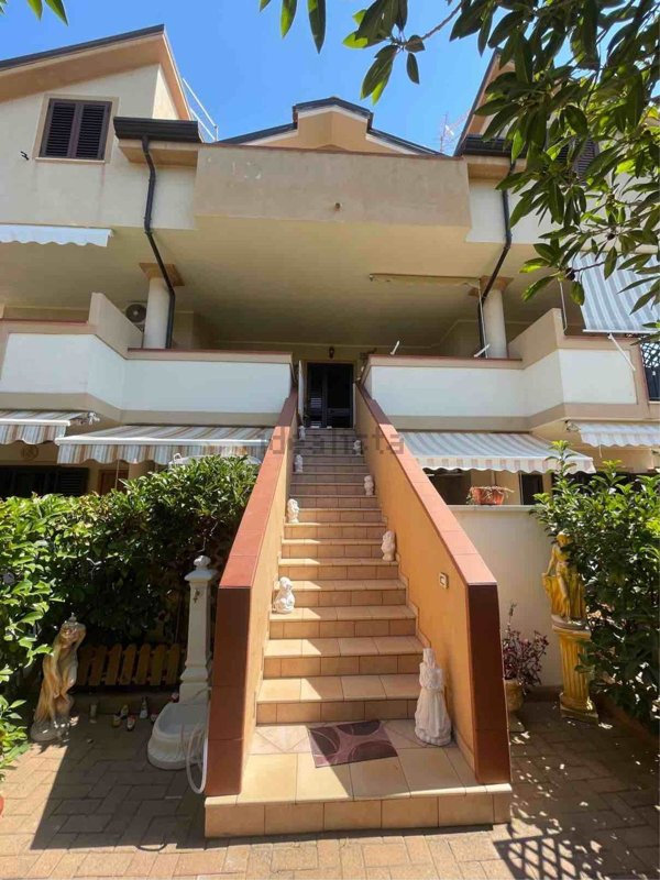 casa indipendente in vendita a Villapiana in zona Lido