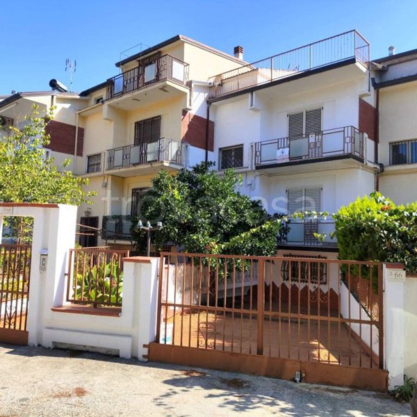 casa indipendente in vendita a Villapiana in zona Lido