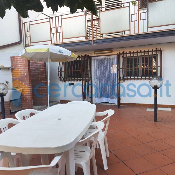 casa indipendente in vendita a Villapiana in zona Lido