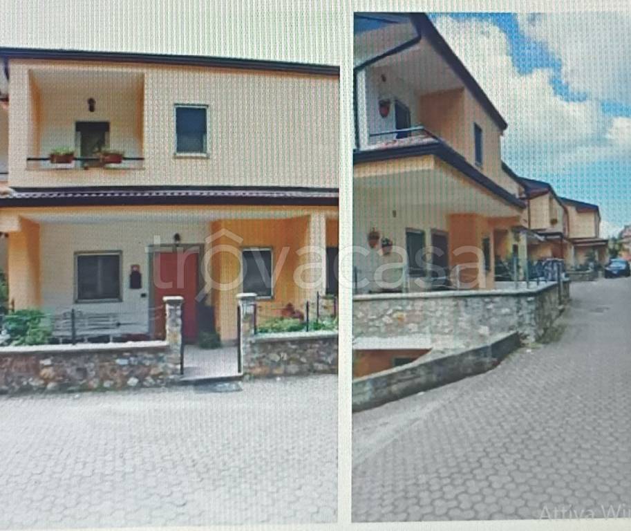 casa indipendente in vendita a Casali del Manco in zona Spezzano Piccolo