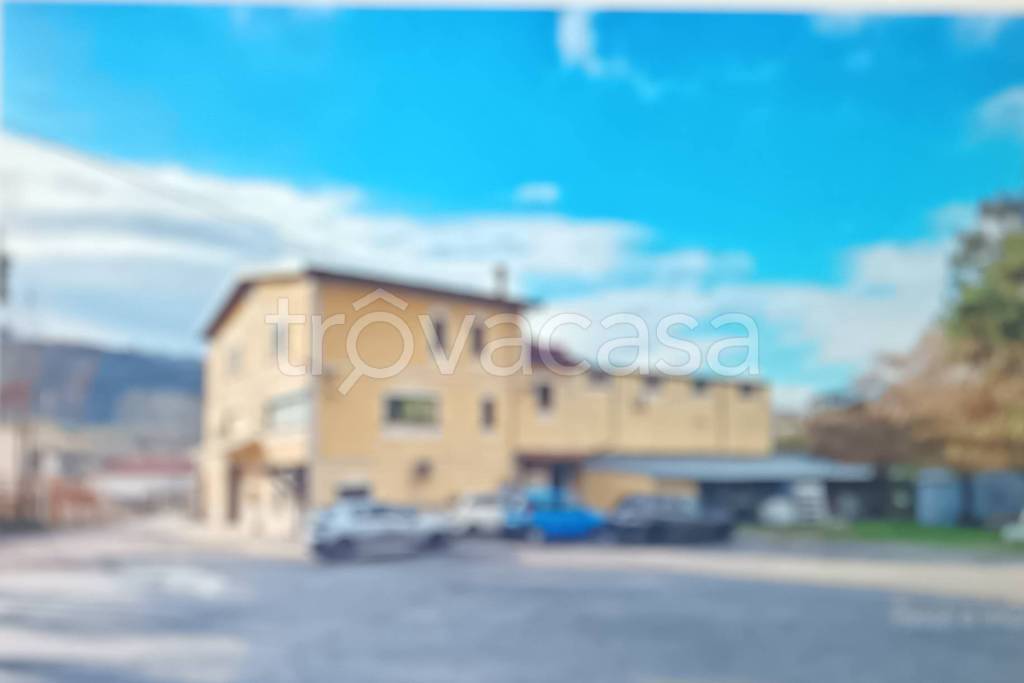 locale commerciale in vendita a Casali del Manco in zona Trenta