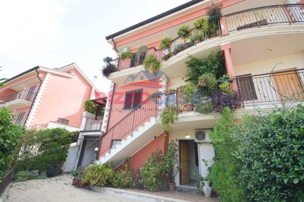 casa indipendente in vendita a Corigliano-Rossano in zona Rossano