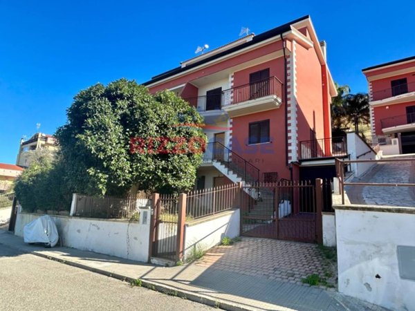 casa indipendente in vendita a Corigliano-Rossano in zona Rossano