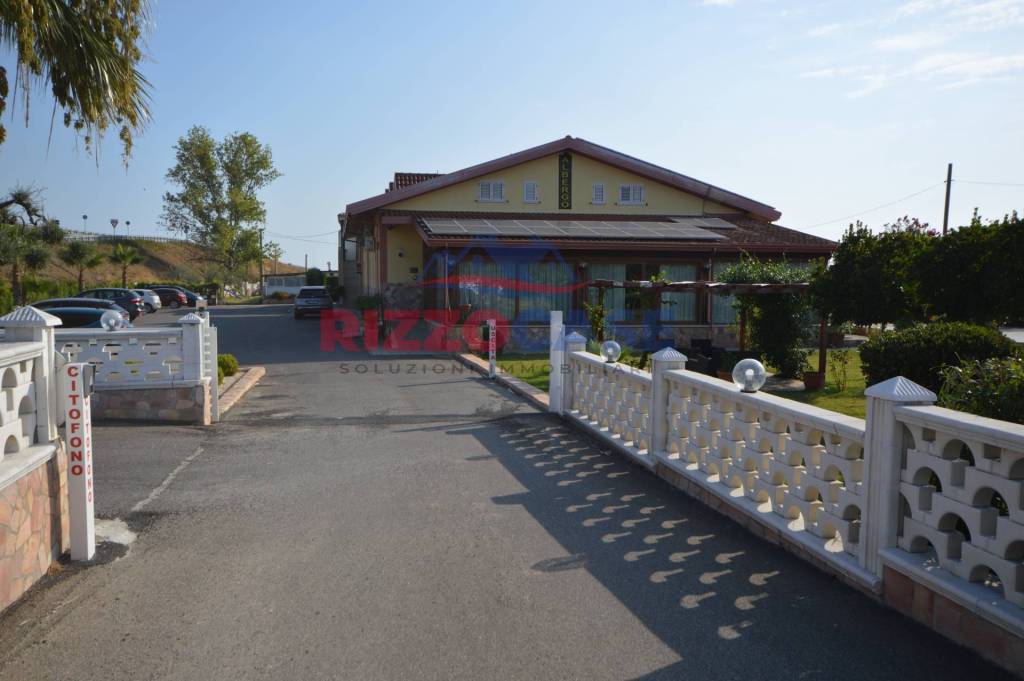 negozio in vendita a Corigliano-Rossano in zona Torricella