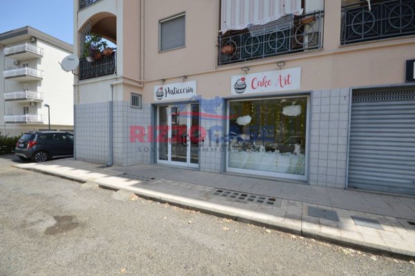 locale commerciale in vendita a Corigliano-Rossano in zona Rossano