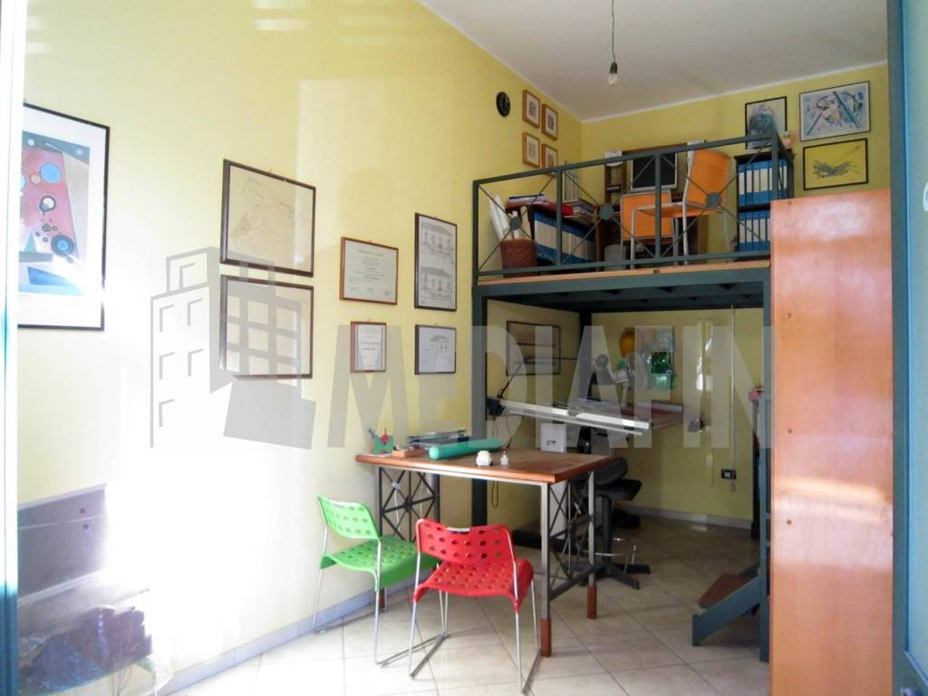 locale commerciale in vendita a Corigliano-Rossano in zona Rossano Stazione