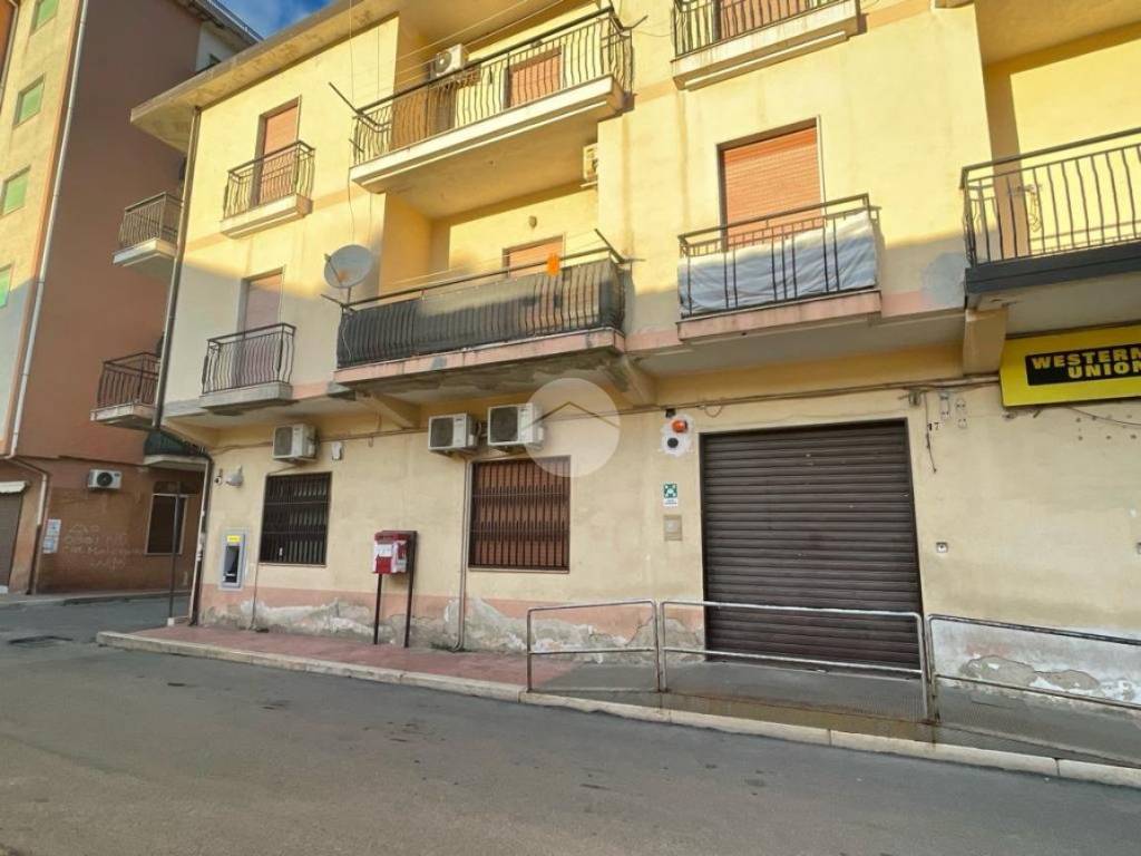 locale di sgombero in vendita a Corigliano-Rossano