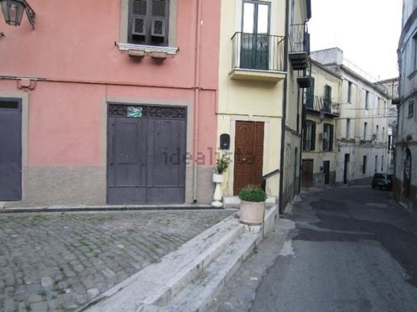 locale di sgombero in vendita a Corigliano-Rossano in zona Rossano