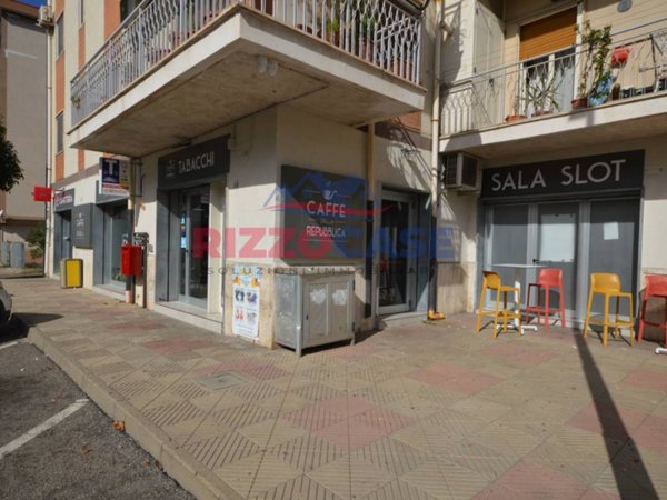 negozio in vendita a Corigliano-Rossano in zona Rossano Stazione