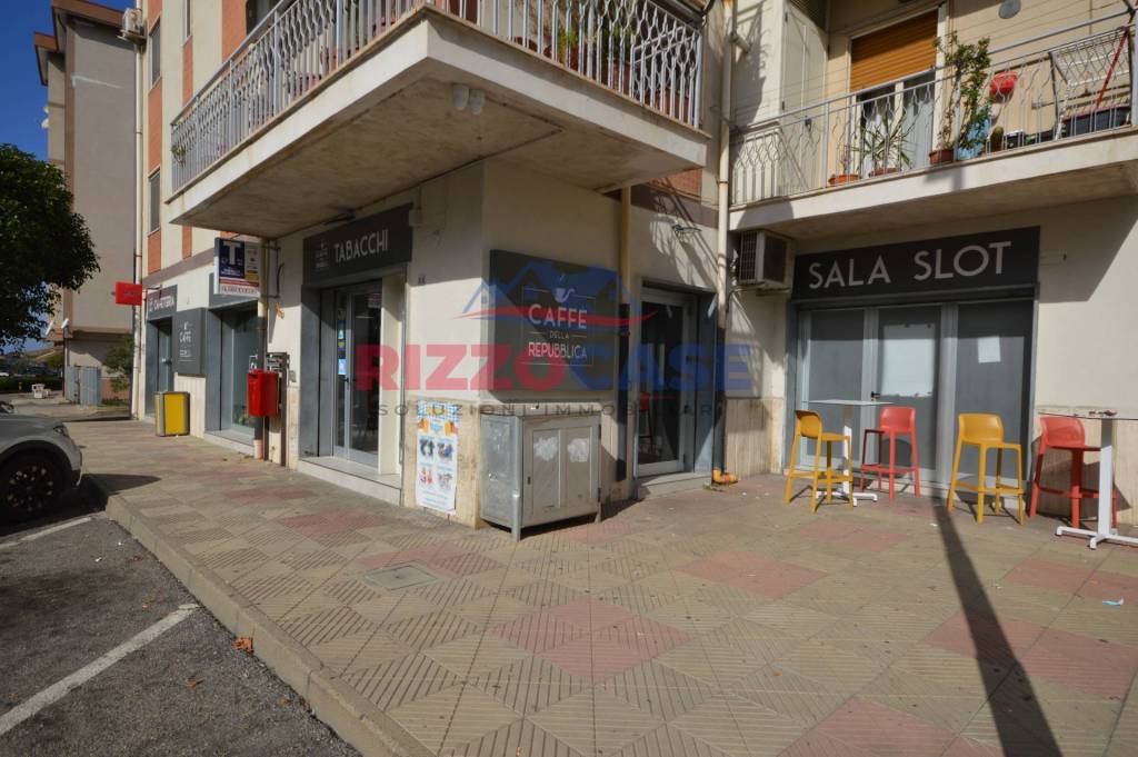 negozio in vendita a Corigliano-Rossano in zona Rossano