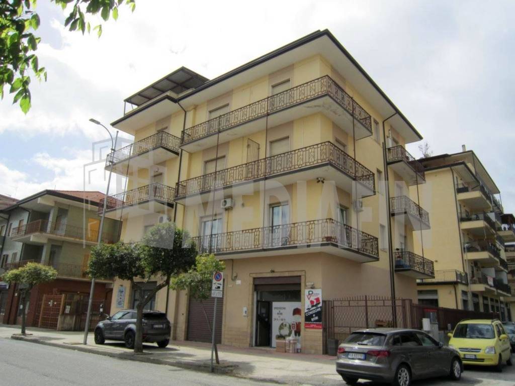 negozio in vendita a Corigliano-Rossano in zona Corigliano Calabro