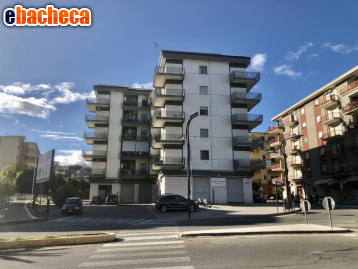 locale commerciale in vendita a Corigliano-Rossano in zona Rossano