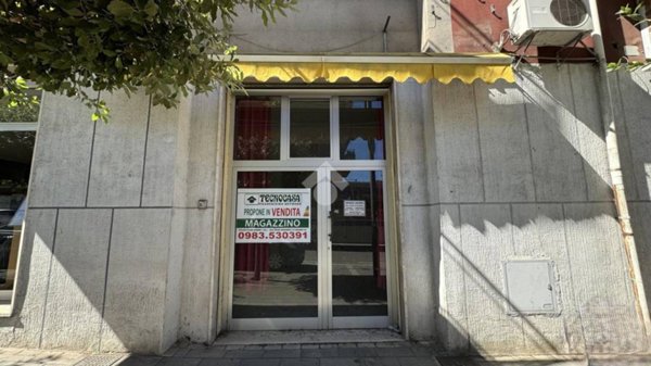 locale commerciale in vendita a Corigliano-Rossano in zona Rossano