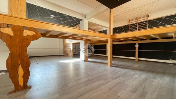 locale di sgombero in vendita a Corigliano-Rossano in zona Rossano