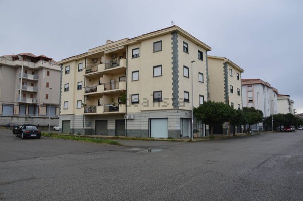 locale di sgombero in vendita a Corigliano-Rossano in zona Rossano