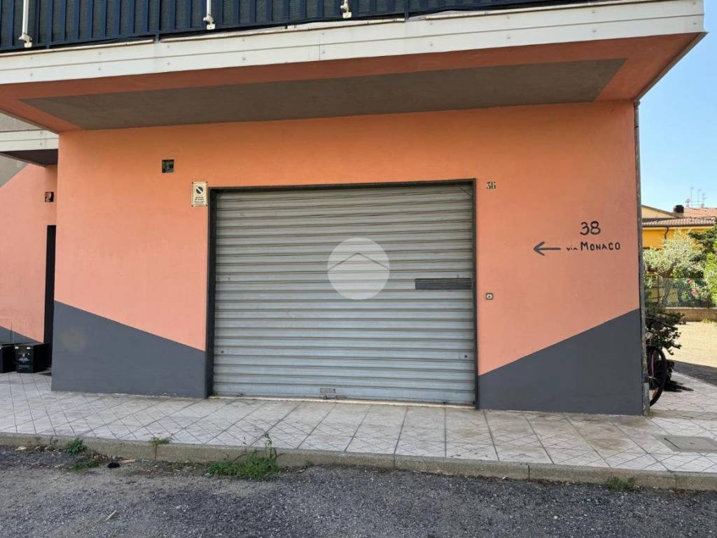 locale di sgombero in vendita a Corigliano-Rossano