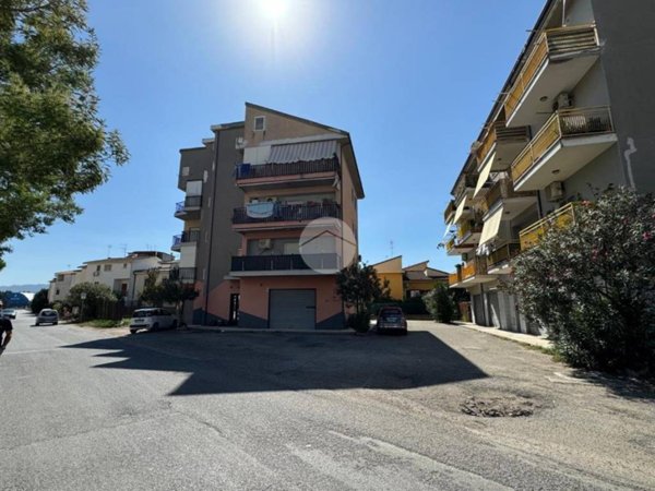 locale di sgombero in vendita a Corigliano-Rossano