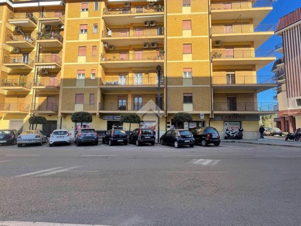 locale commerciale in vendita a Corigliano-Rossano in zona Rossano Stazione