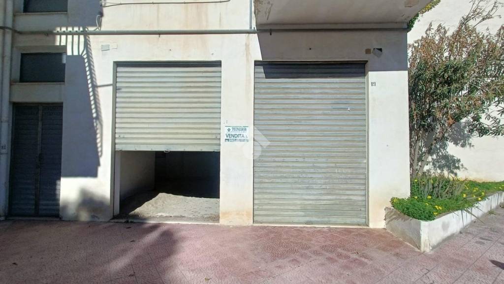 locale commerciale in vendita a Corigliano-Rossano