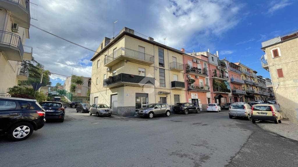 locale commerciale in vendita a Corigliano-Rossano in zona Rossano